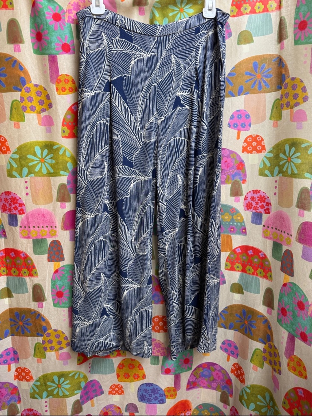 Uniq Wide Leg Pants. Large